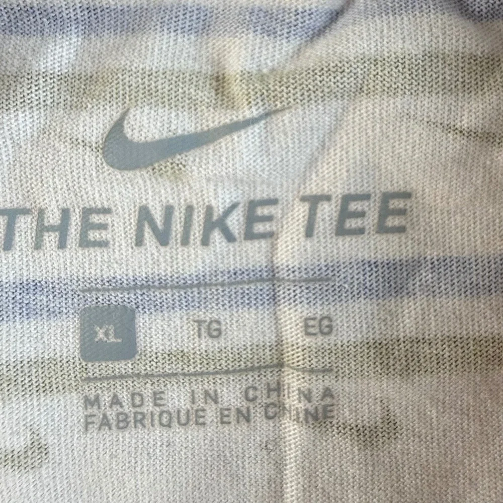 Nike T-Shirt Mens XL Striped All Over Print Swoosh Logo White Blue‎ Olive